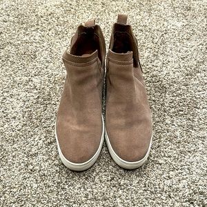 Steven platform wedge sneaker